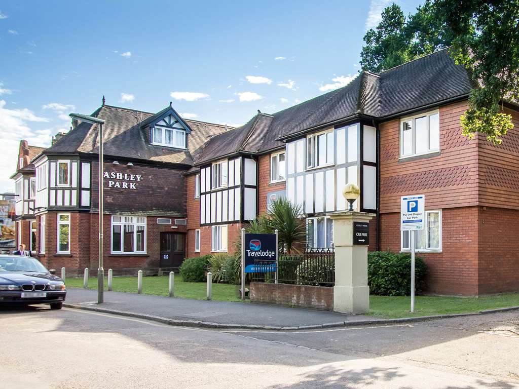 Travelodge Walton On Thames Exterior photo