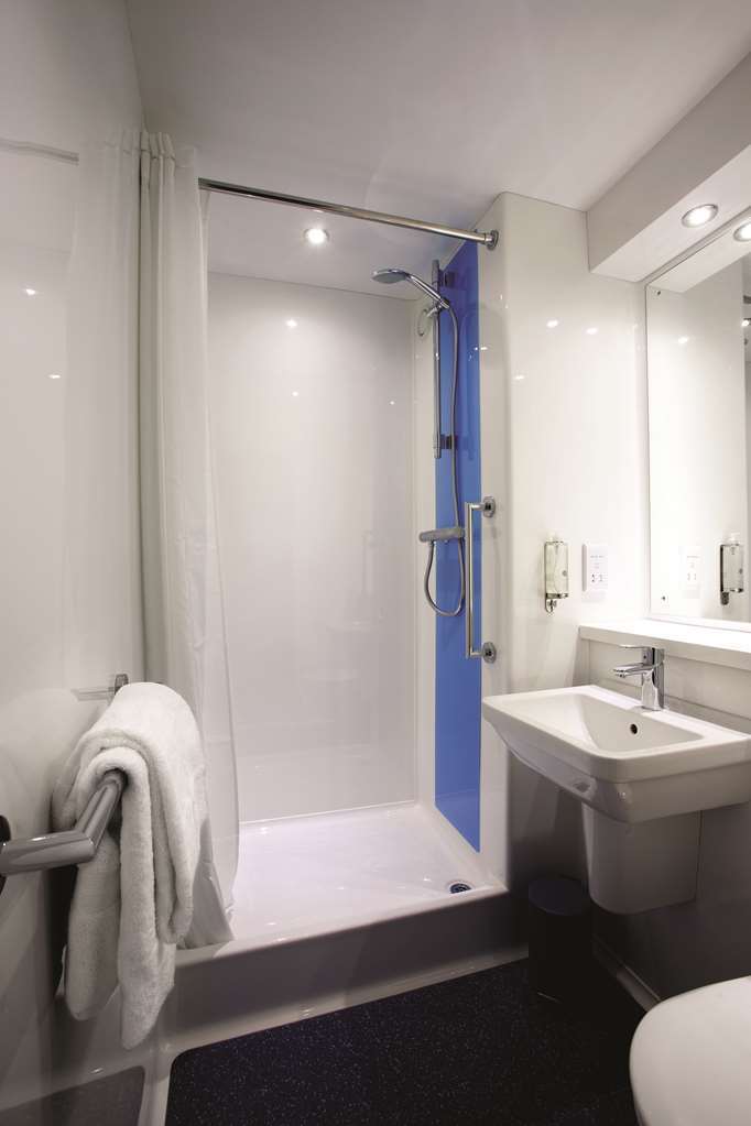 Travelodge Walton On Thames Room photo