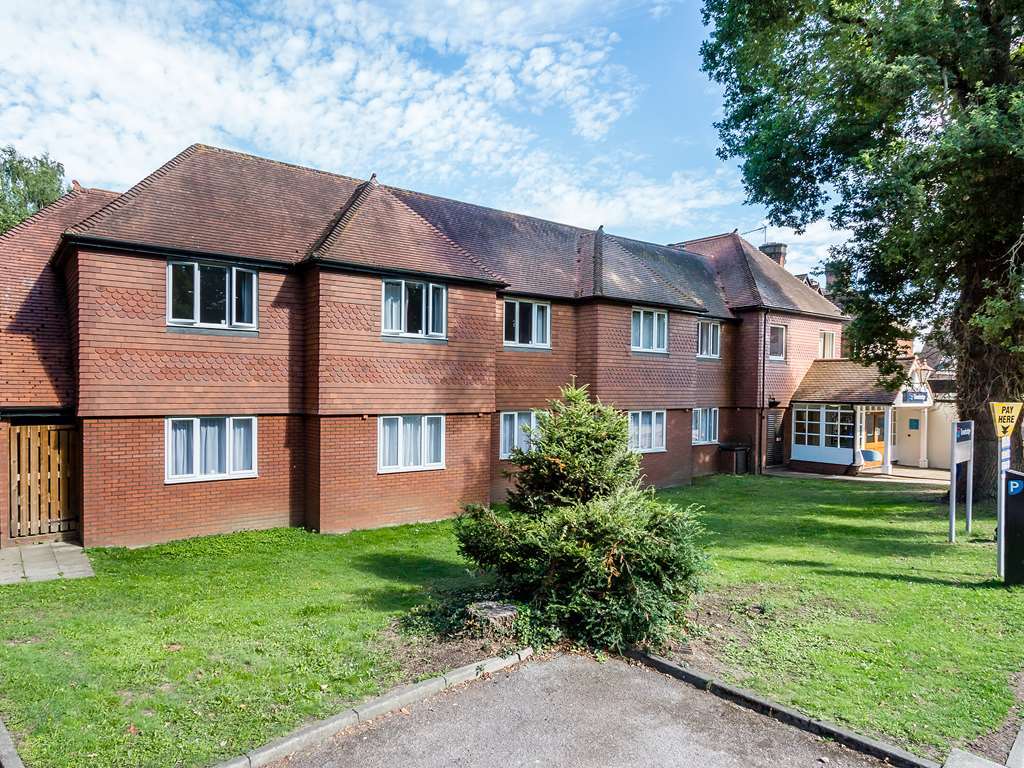 Travelodge Walton On Thames Exterior photo